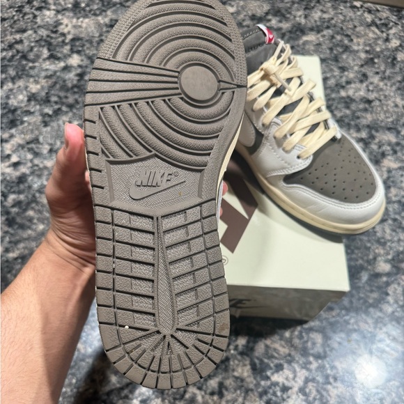Travis Scott’s x Air 1 retro lows ‘Reverse Mocha’ - Picture 6 of 10